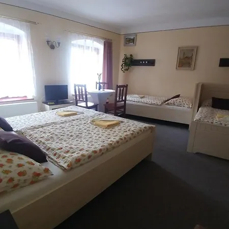 Ξενοδοχείο Mini Abraka 4*