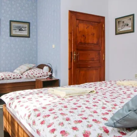 Ξενοδοχείο Mini Abraka 4*